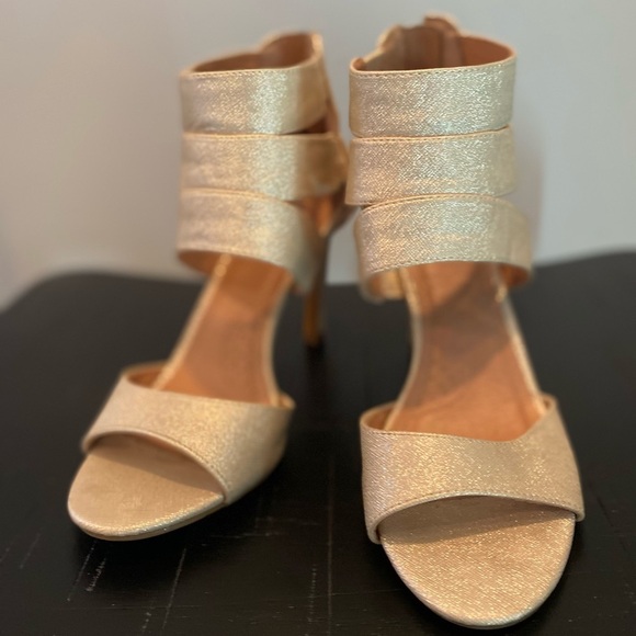 Dress Barn Gold Strappy Heels - Size 6 - Picture 2 of 8